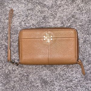 Tory Burch leather wallet, gently used, great wallet,